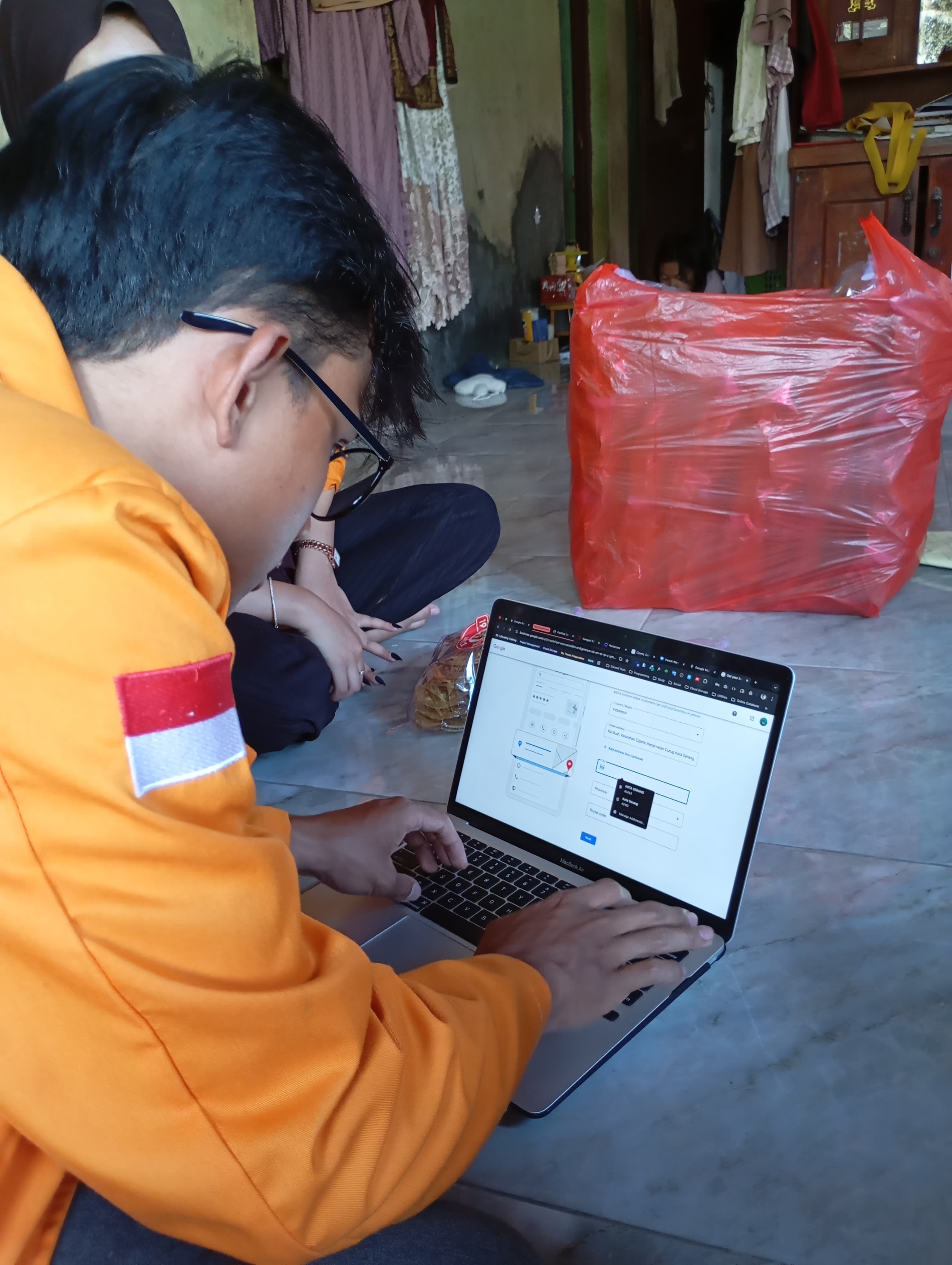 UMKM: Pembuatan Akun E-Commerce dan Titik Koordinat Google Maps